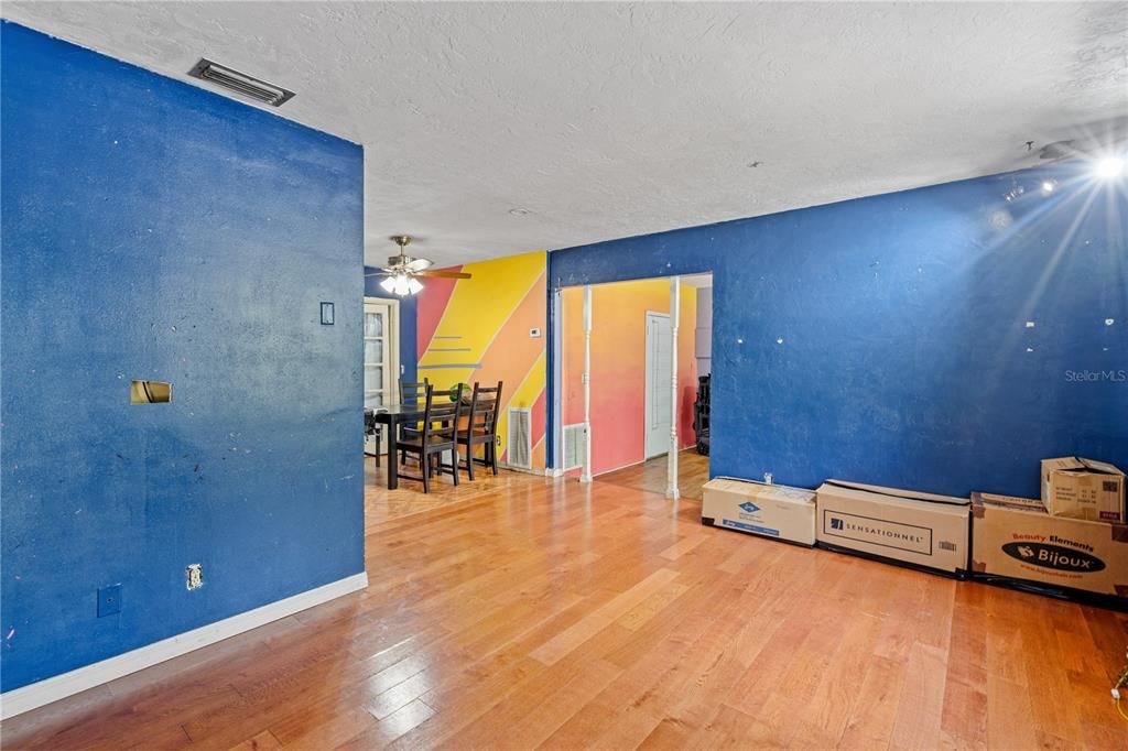 На продажу: $194,900 (2 спален, 2 ванн, 1648 Квадратных фут)