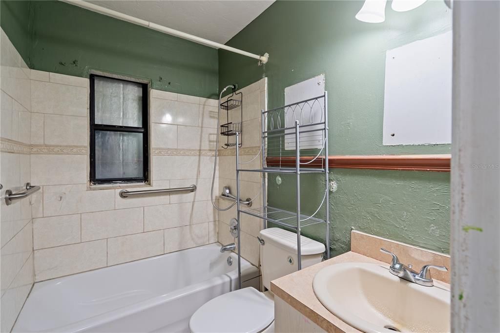 На продажу: $194,900 (2 спален, 2 ванн, 1648 Квадратных фут)