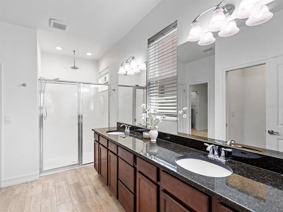 For Rent: $3,595 (4 beds, 3 baths, 2370 Square Feet)