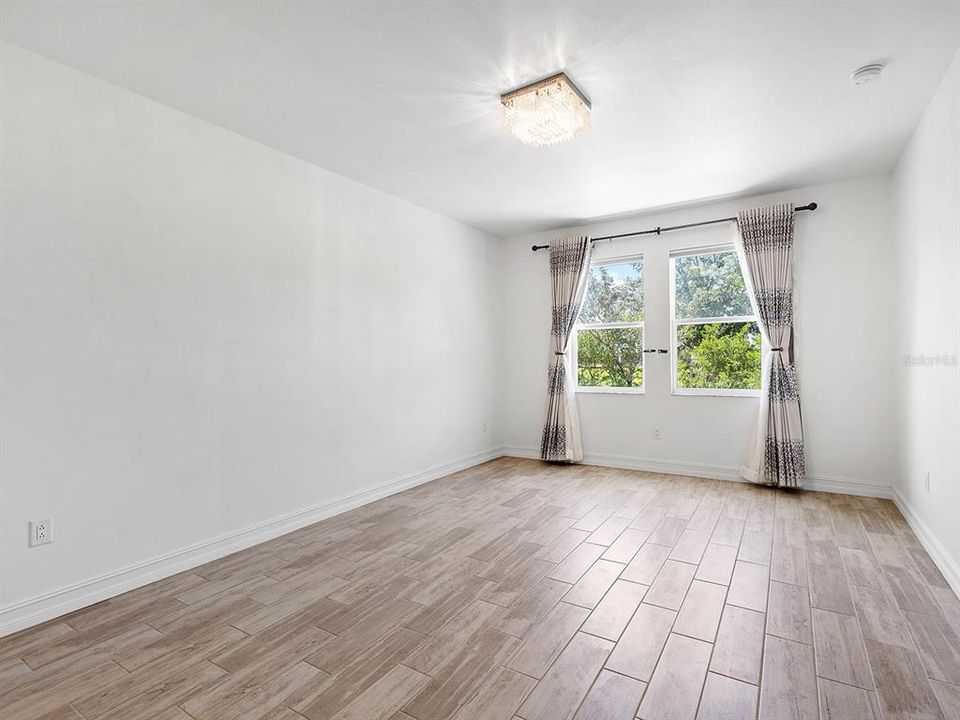 For Rent: $3,595 (4 beds, 3 baths, 2370 Square Feet)