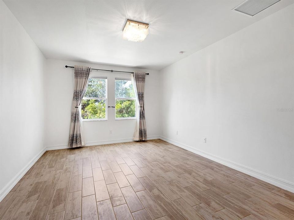 For Rent: $3,595 (4 beds, 3 baths, 2370 Square Feet)