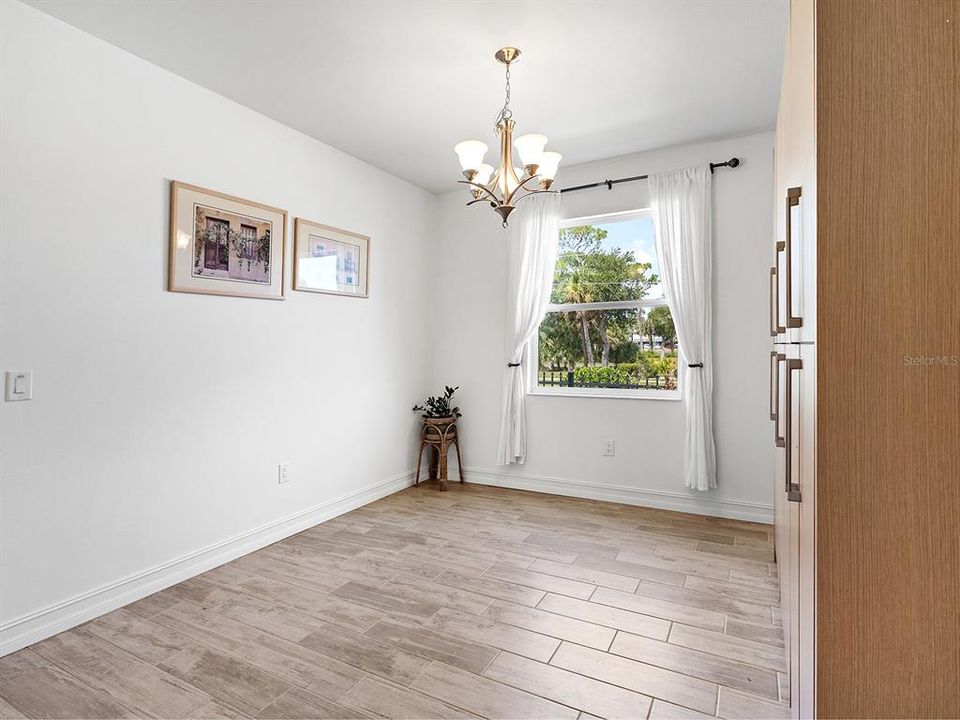 For Rent: $3,595 (4 beds, 3 baths, 2370 Square Feet)
