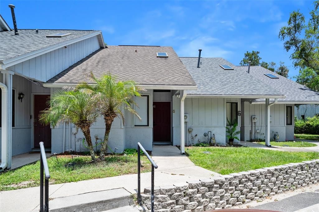 For Sale: $159,000 (2 beds, 2 baths, 887 Square Feet)