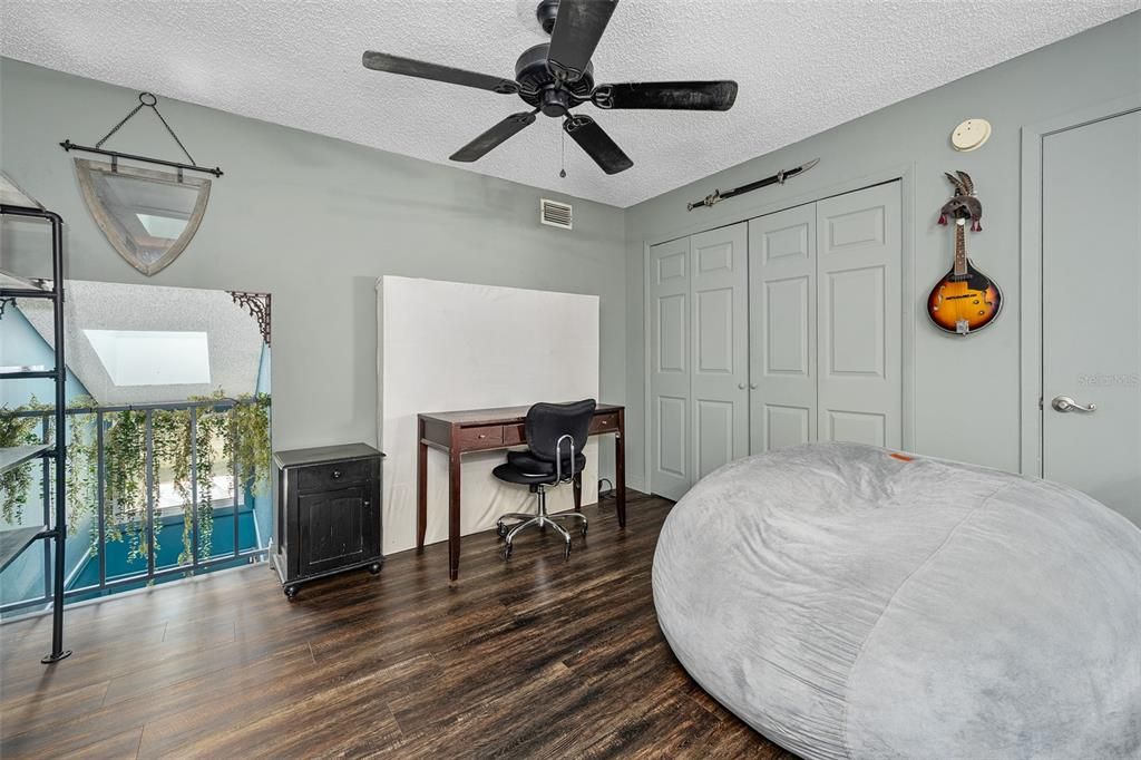 For Sale: $159,000 (2 beds, 2 baths, 887 Square Feet)