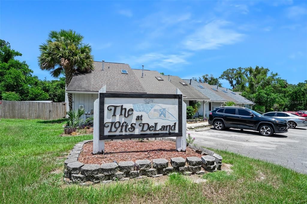 For Sale: $159,000 (2 beds, 2 baths, 887 Square Feet)