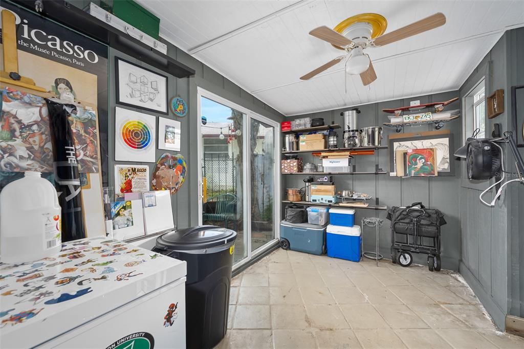For Sale: $159,000 (2 beds, 2 baths, 887 Square Feet)