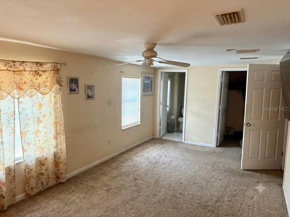 En Venta: $325,000 (4 camas, 2 baños, 2096 Pies cuadrados)