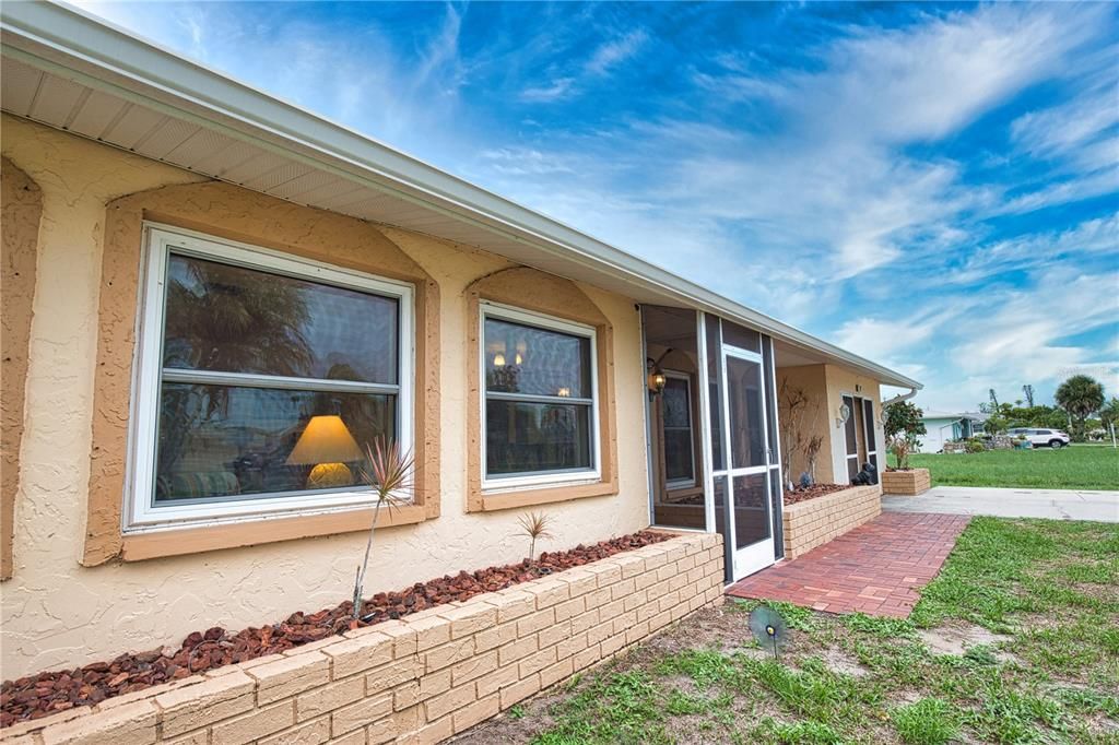 For Sale: $285,000 (3 beds, 2 baths, 1839 Square Feet)