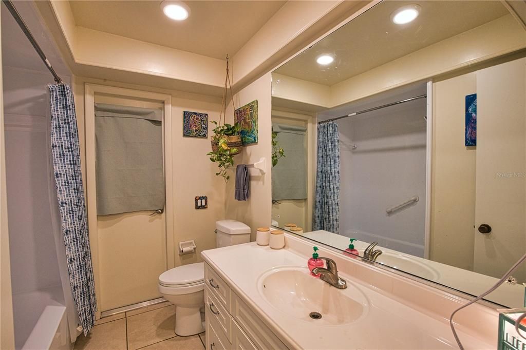For Sale: $285,000 (3 beds, 2 baths, 1839 Square Feet)