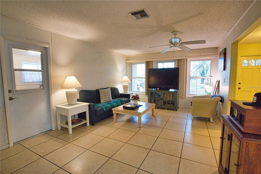 For Sale: $285,000 (3 beds, 2 baths, 1839 Square Feet)