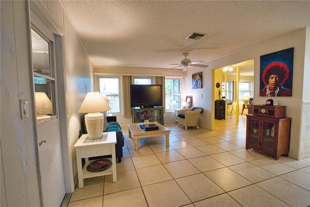For Sale: $285,000 (3 beds, 2 baths, 1839 Square Feet)