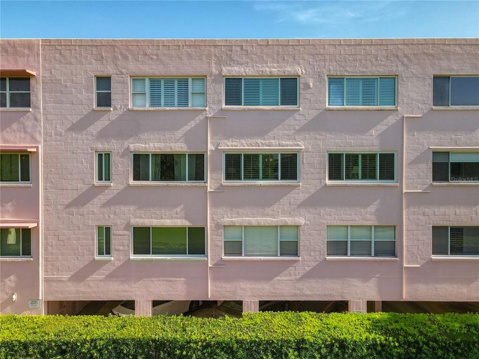 For Rent: $2,200 (1 beds, 1 baths, 673 Square Feet)