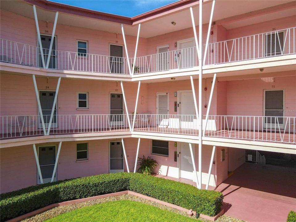 For Rent: $2,200 (1 beds, 1 baths, 673 Square Feet)