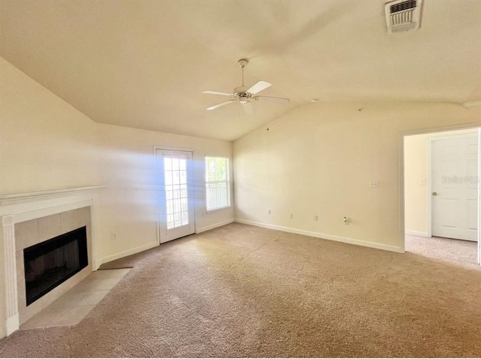 В аренду: $1,695 (2 спален, 2 ванн, 1133 Квадратных фут)