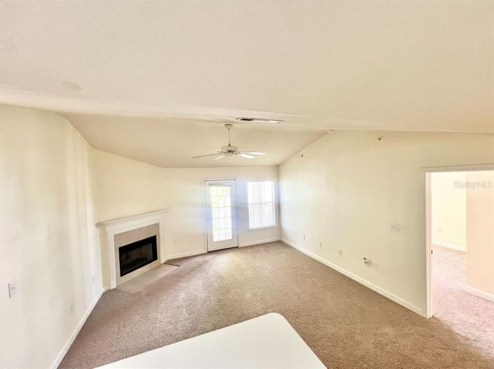 В аренду: $1,695 (2 спален, 2 ванн, 1133 Квадратных фут)