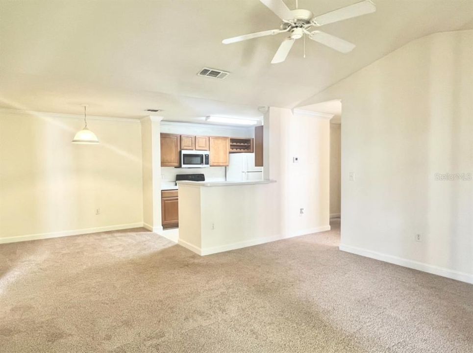 В аренду: $1,695 (2 спален, 2 ванн, 1133 Квадратных фут)