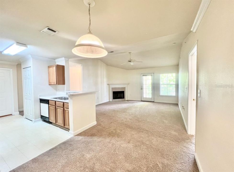 В аренду: $1,695 (2 спален, 2 ванн, 1133 Квадратных фут)
