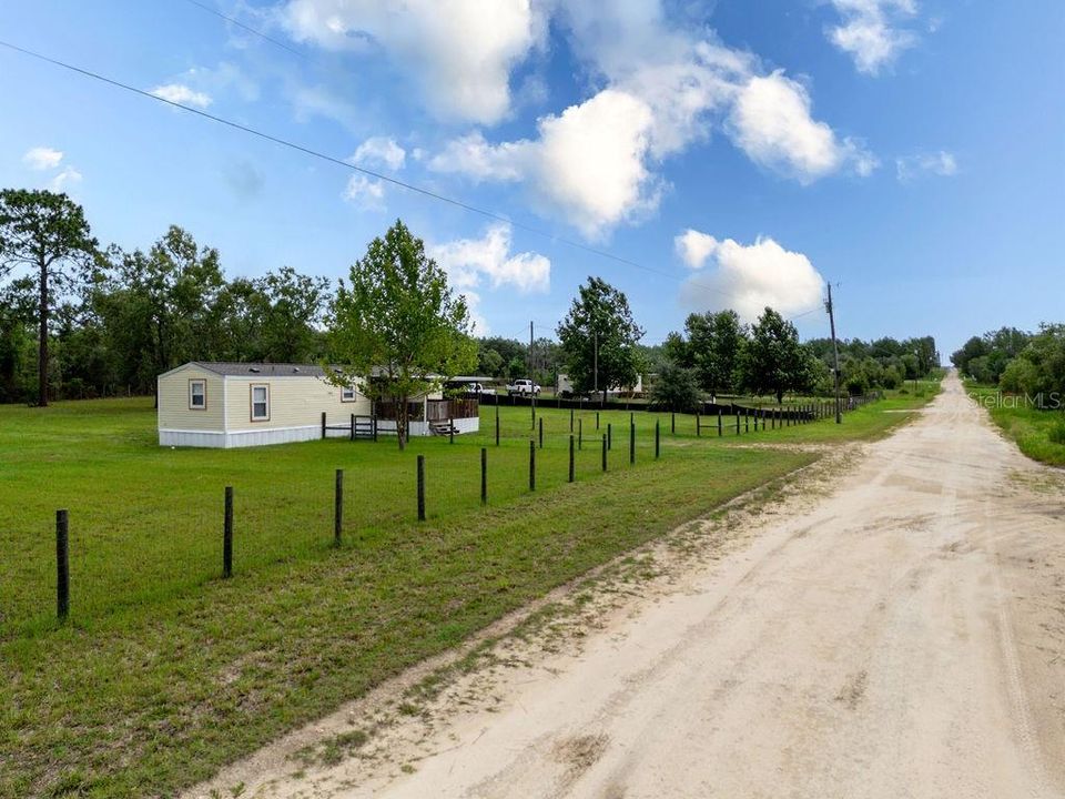 На продажу: $184,500 (2 спален, 1 ванн, 728 Квадратных фут)