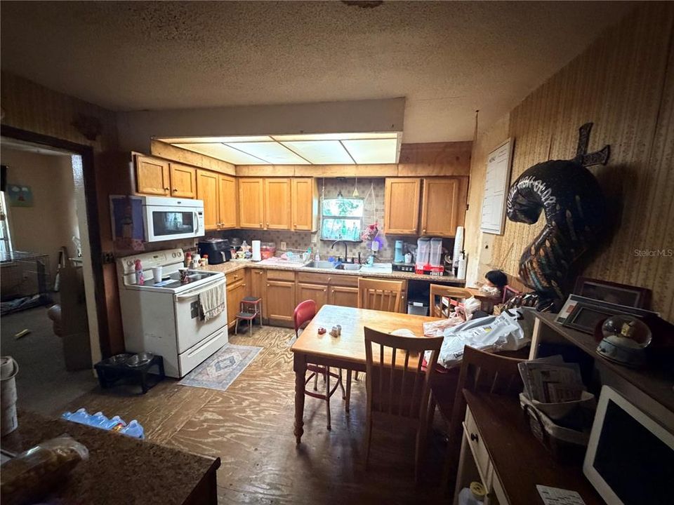 Activo con contrato: $165,000 (2 camas, 1 baños, 912 Pies cuadrados)