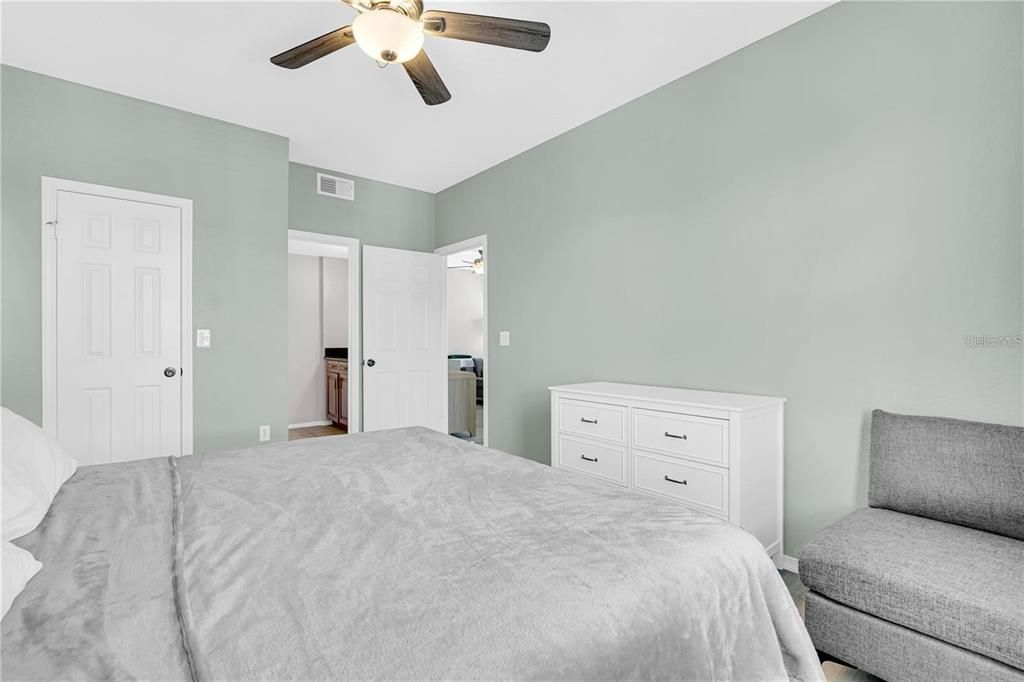 В аренду: $1,900 (2 спален, 2 ванн, 1150 Квадратных фут)