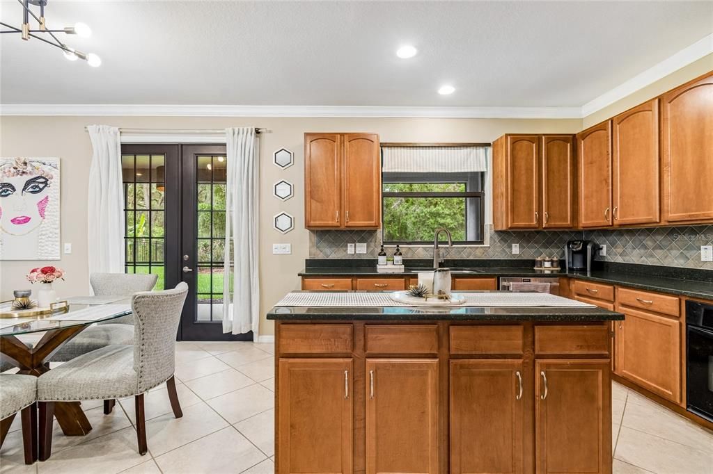 En Venta: $650,000 (4 camas, 2 baños, 3030 Pies cuadrados)