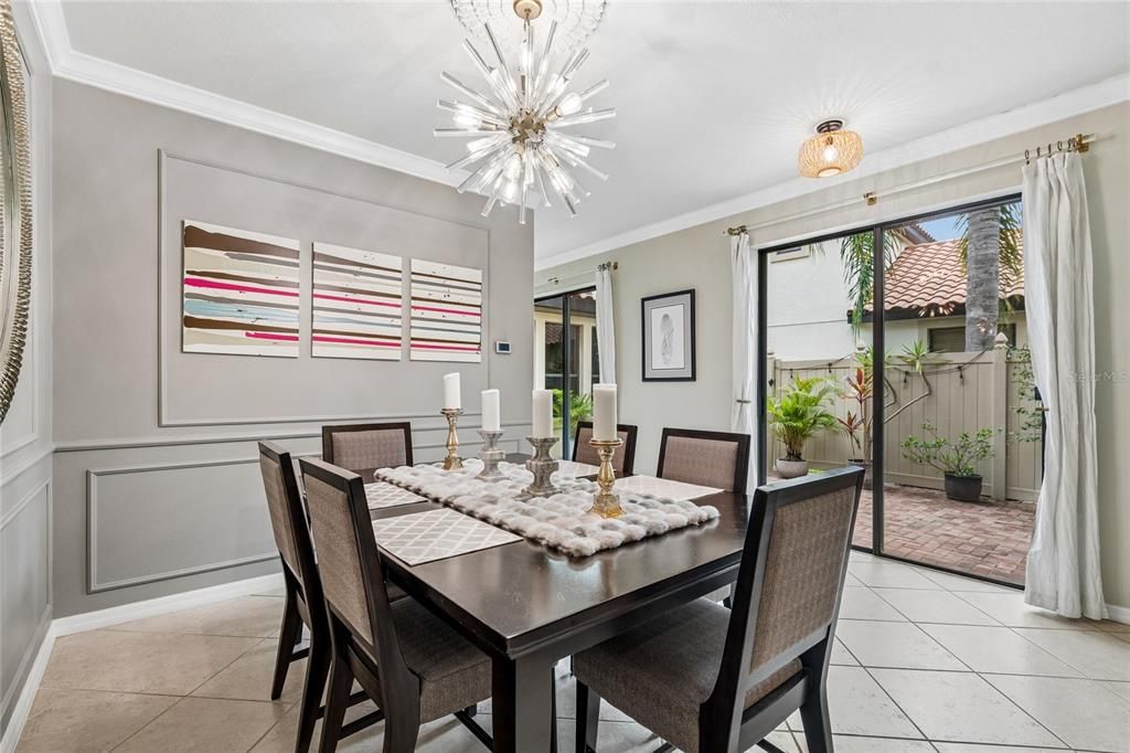 En Venta: $650,000 (4 camas, 2 baños, 3030 Pies cuadrados)