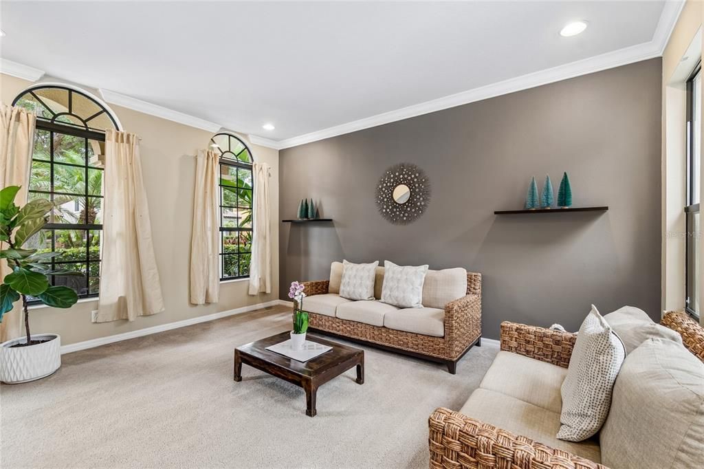 En Venta: $650,000 (4 camas, 2 baños, 3030 Pies cuadrados)