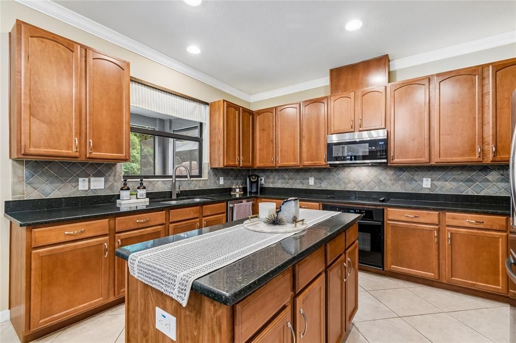 En Venta: $650,000 (4 camas, 2 baños, 3030 Pies cuadrados)
