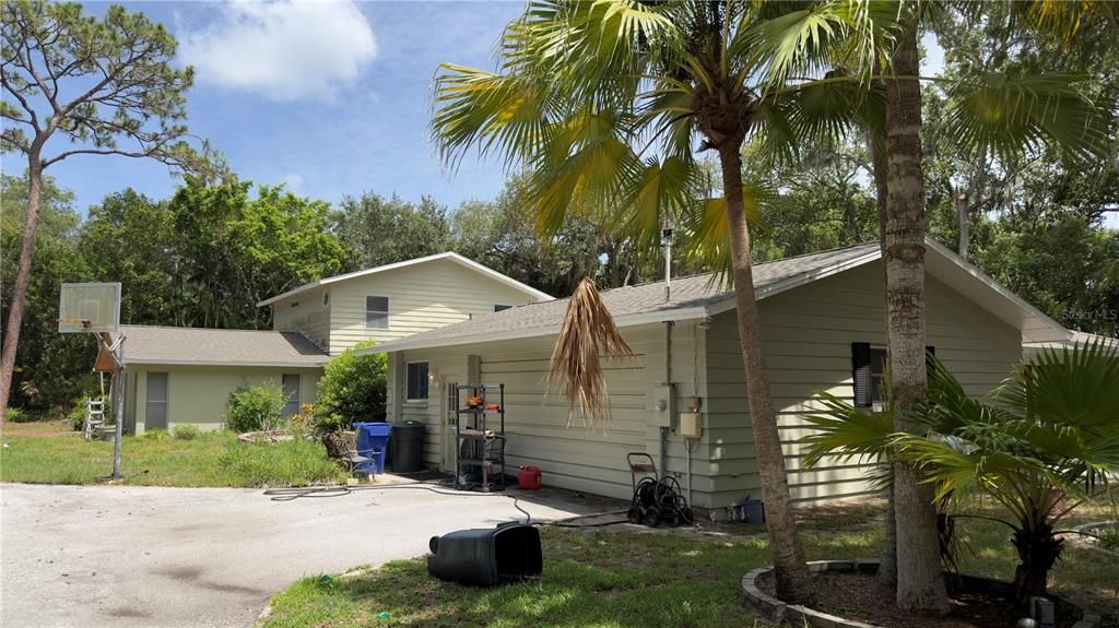 Activo con contrato: $899,000 (5 camas, 5 baños, 4900 Pies cuadrados)