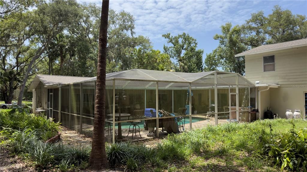 Activo con contrato: $899,000 (5 camas, 5 baños, 4900 Pies cuadrados)