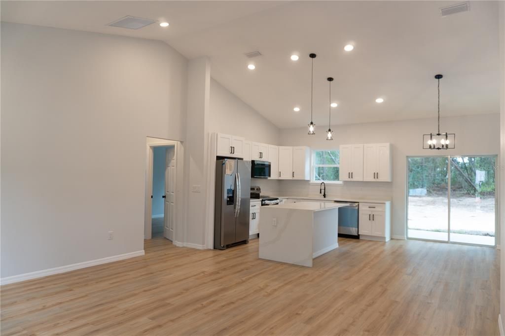 For Sale: $279,000 (3 beds, 2 baths, 1392 Square Feet)