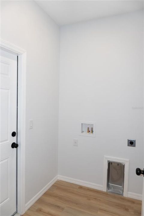 For Sale: $279,000 (3 beds, 2 baths, 1392 Square Feet)