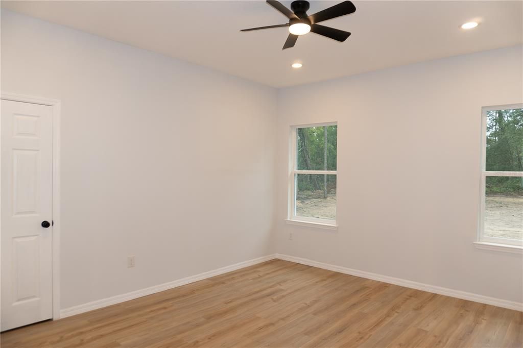 For Sale: $279,000 (3 beds, 2 baths, 1392 Square Feet)