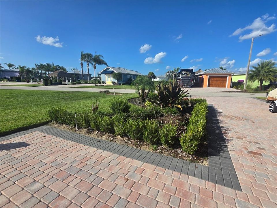 На продажу: $187,000 (0.08 acres)
