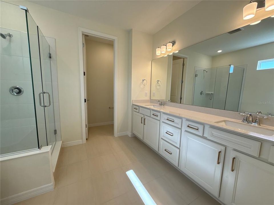 В аренду: $7,900 (5 спален, 3 ванн, 3575 Квадратных фут)