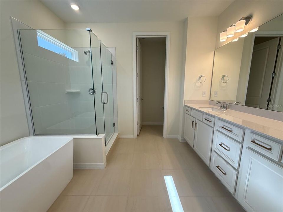 В аренду: $7,900 (5 спален, 3 ванн, 3575 Квадратных фут)