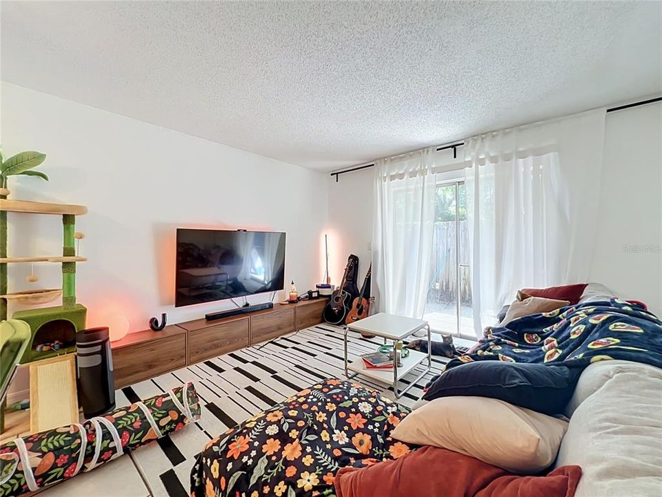 Active With Contract: $1,139,000 (12 beds, 0 baths, 5766 Square Feet)