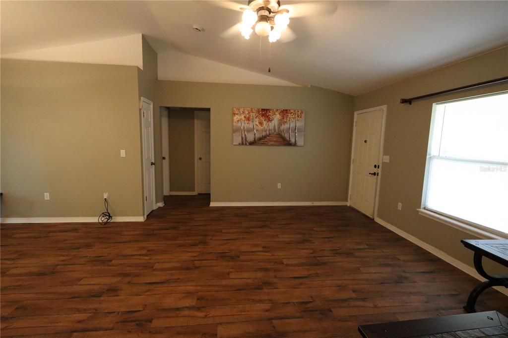 En Venta: $187,000 (3 camas, 2 baños, 1220 Pies cuadrados)