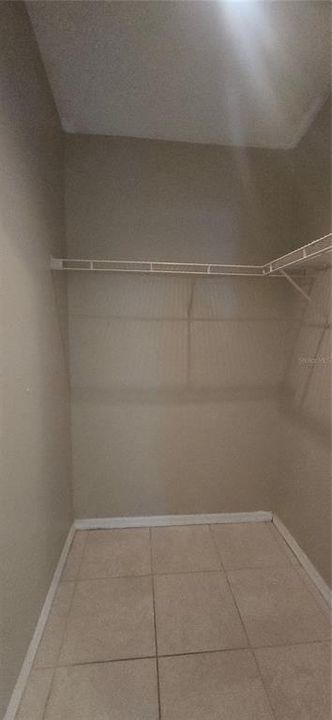 Activo con contrato: $2,000 (3 camas, 2 baños, 1076 Pies cuadrados)