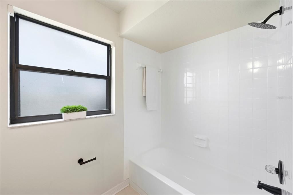 Activo con contrato: $479,000 (3 camas, 2 baños, 1964 Pies cuadrados)