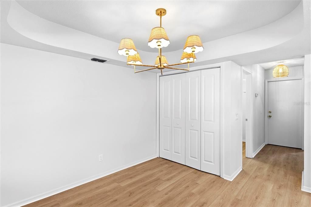Activo con contrato: $479,000 (3 camas, 2 baños, 1964 Pies cuadrados)