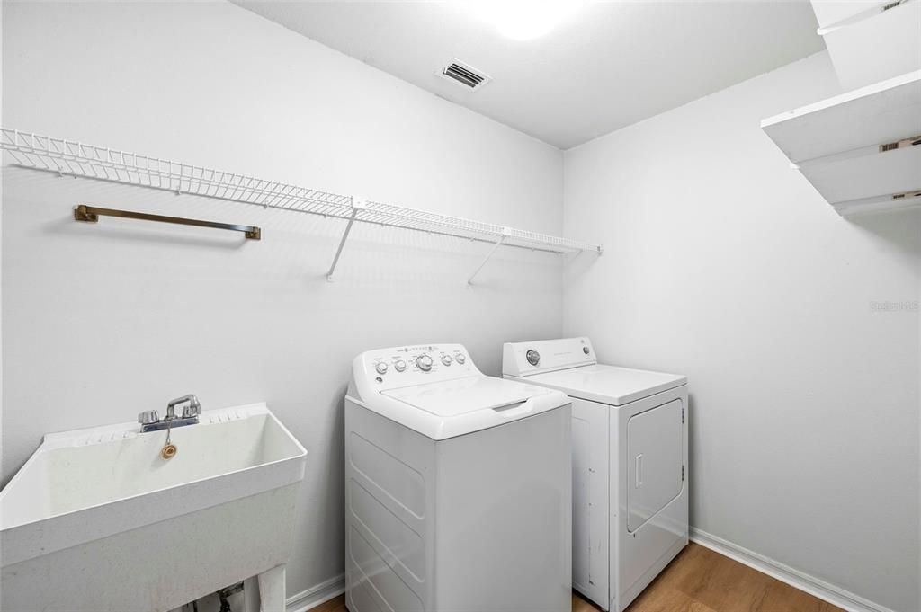 Activo con contrato: $479,000 (3 camas, 2 baños, 1964 Pies cuadrados)