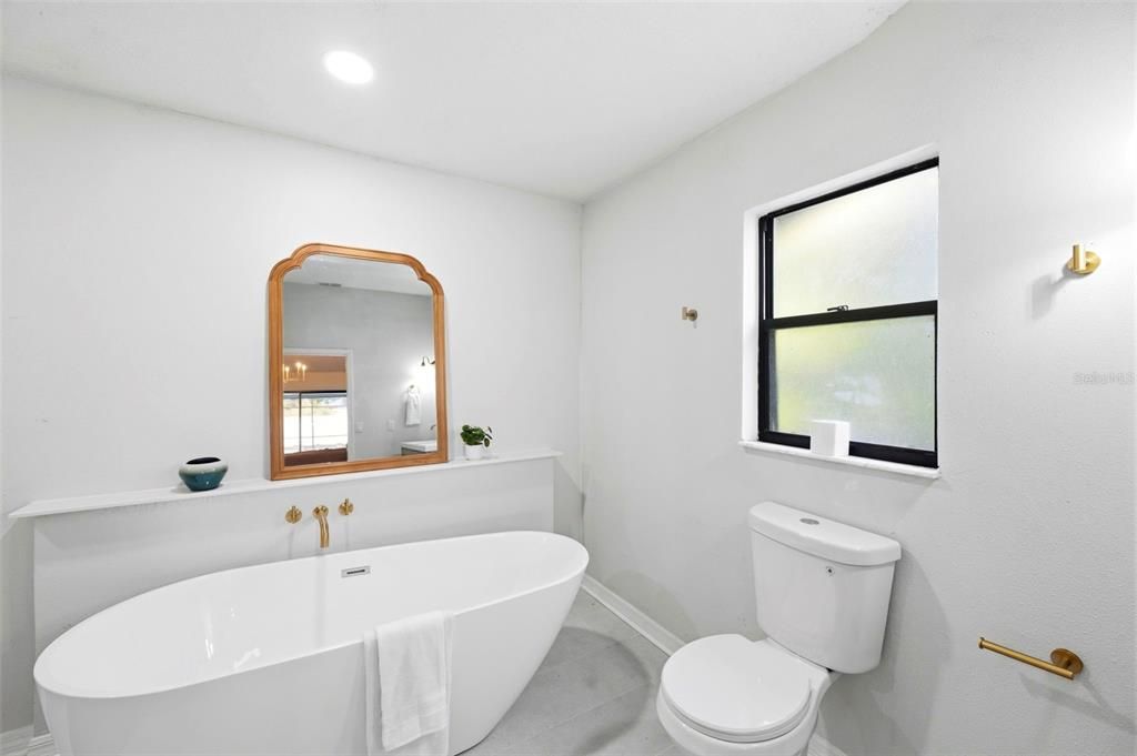 Activo con contrato: $479,000 (3 camas, 2 baños, 1964 Pies cuadrados)