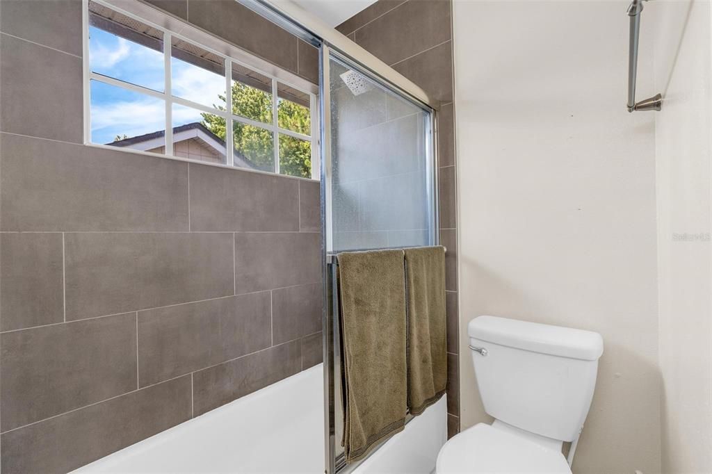 На продажу: $394,999 (3 спален, 2 ванн, 1403 Квадратных фут)