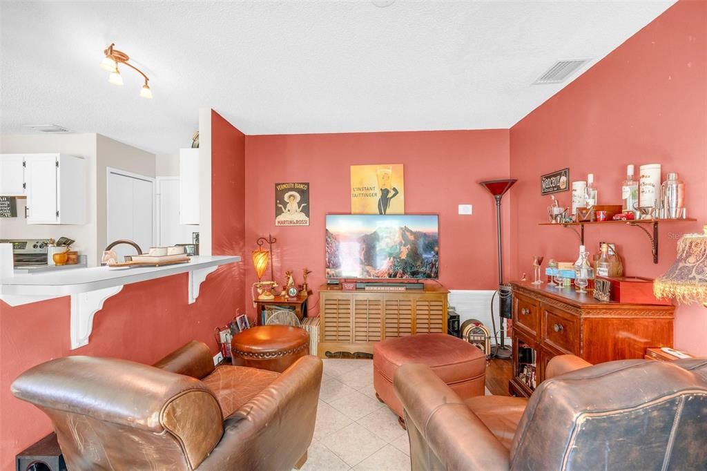 На продажу: $394,999 (3 спален, 2 ванн, 1403 Квадратных фут)