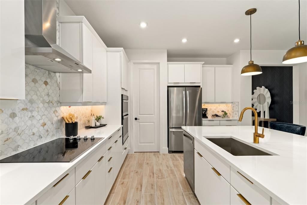 En Venta: $694,990 (4 camas, 2 baños, 3067 Pies cuadrados)