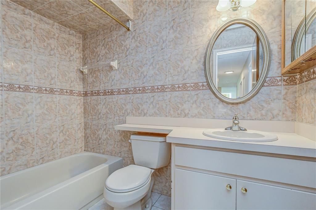 На продажу: $450,000 (4 спален, 2 ванн, 1687 Квадратных фут)