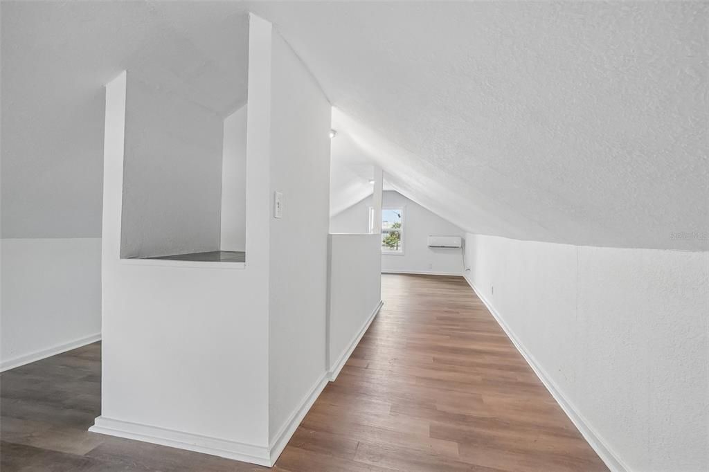 На продажу: $334,900 (4 спален, 2 ванн, 1444 Квадратных фут)