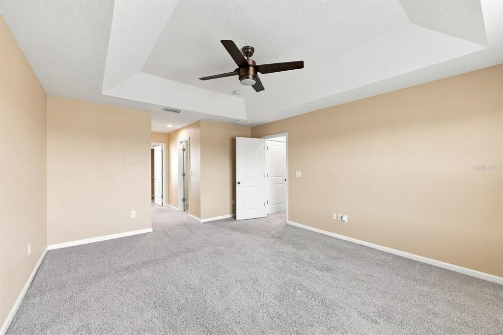 En Venta: $559,900 (4 camas, 2 baños, 3047 Pies cuadrados)