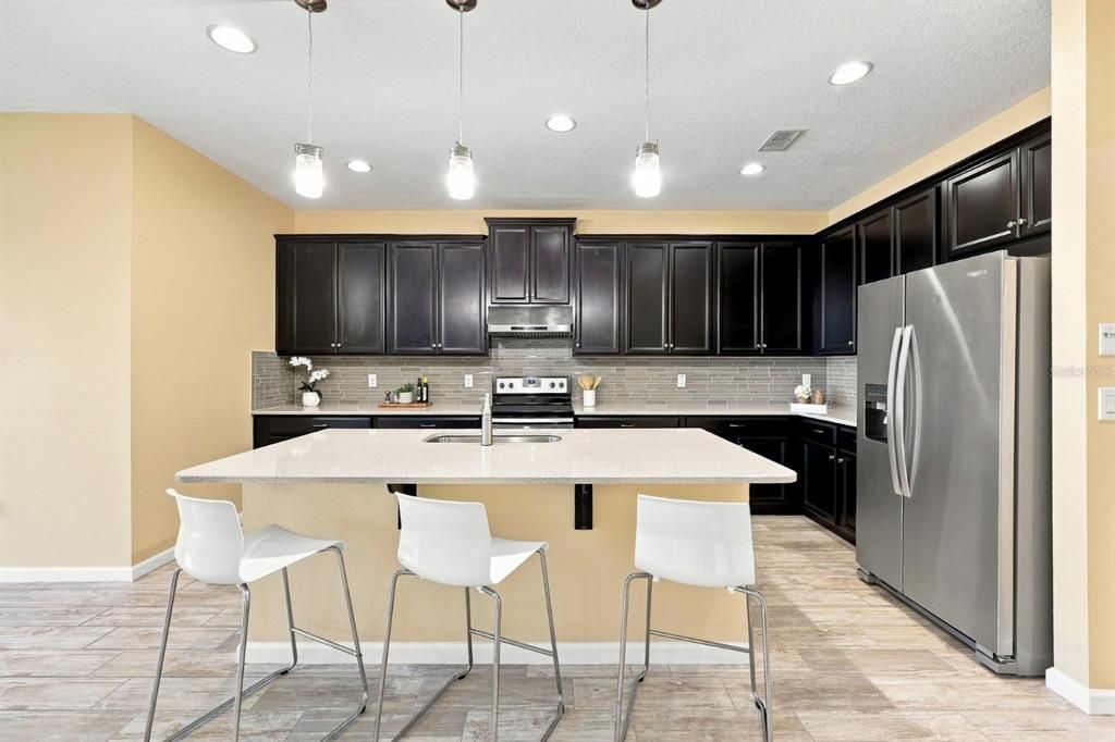 En Venta: $559,900 (4 camas, 2 baños, 3047 Pies cuadrados)